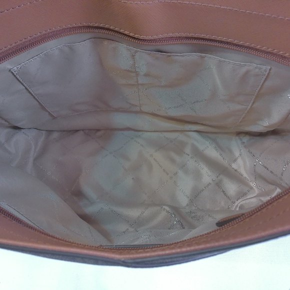 LKNW Michael Kors Signature Lg Chain Shoulder Bag GoldTone Accents(No Call Outs) - Picture 15 of 16